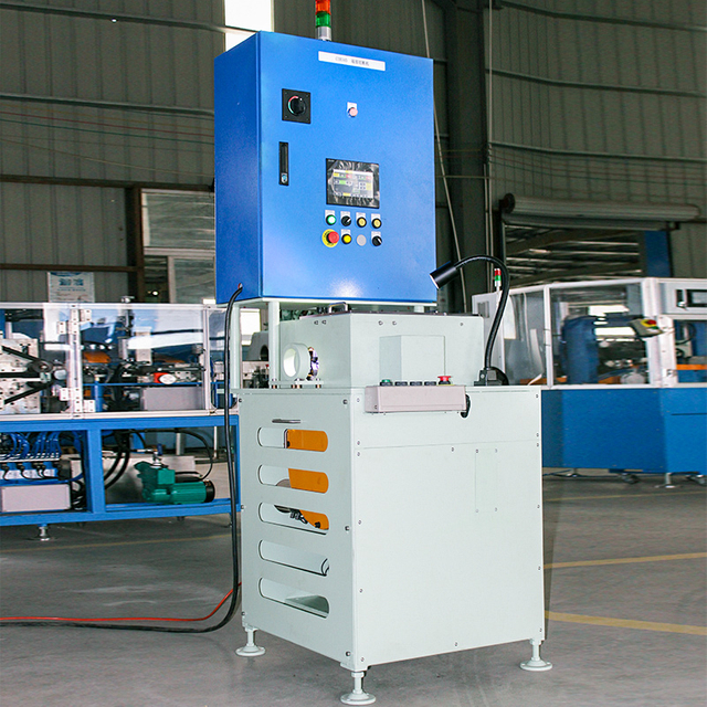 Tagliatrice rotativa automatica per estremit&agrave; del tubo