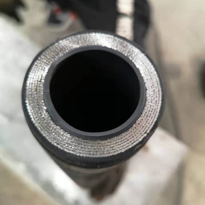 Fertiger Schlauch (Schneiden zum Ziehen des Dorns), geschnitten mit einer Schlauchend-Rotationsschneidemaschine